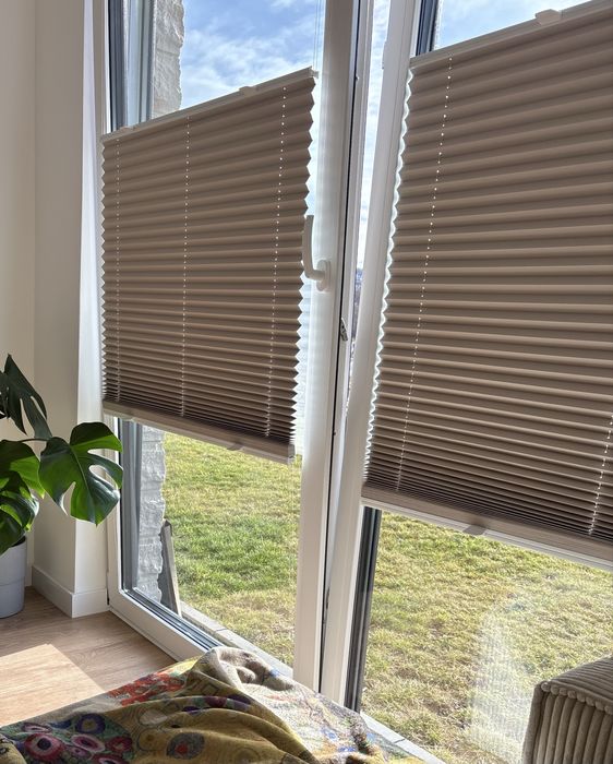 rolety plisowane blackout beżowe na okno 3 sztuki