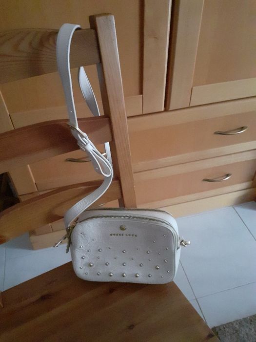 Mala beje pequenina á Tiracolo ( Guess Luxe )
