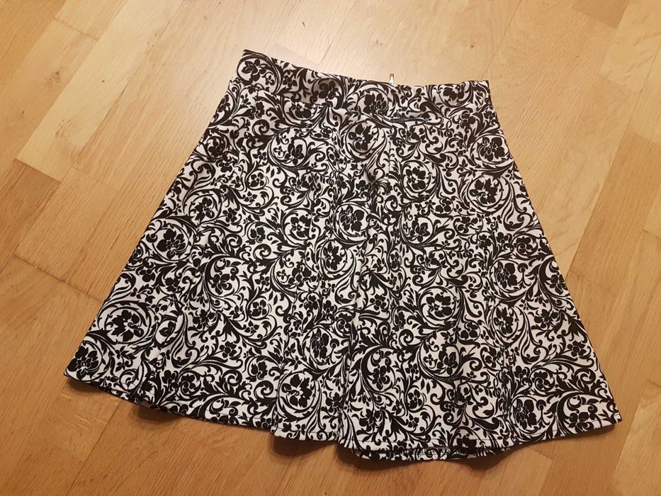 Spódniczka czarno-biała rozm. 36/38