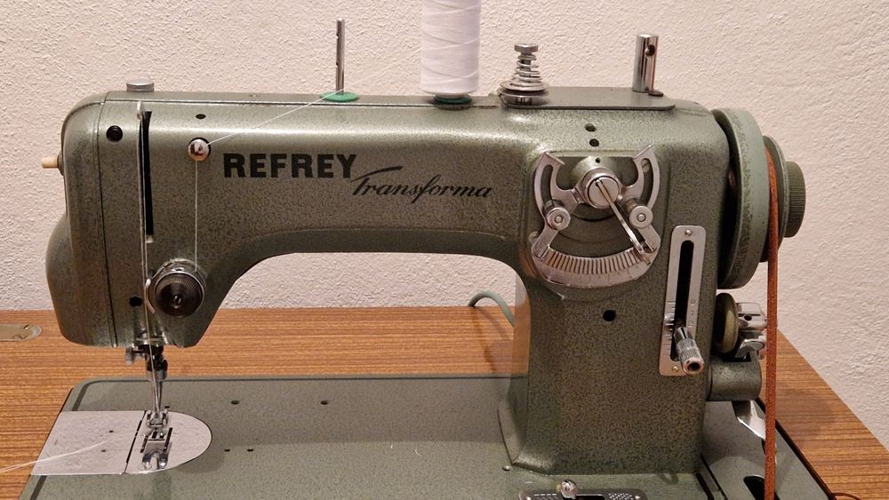 Máquina de Costura Refrey
