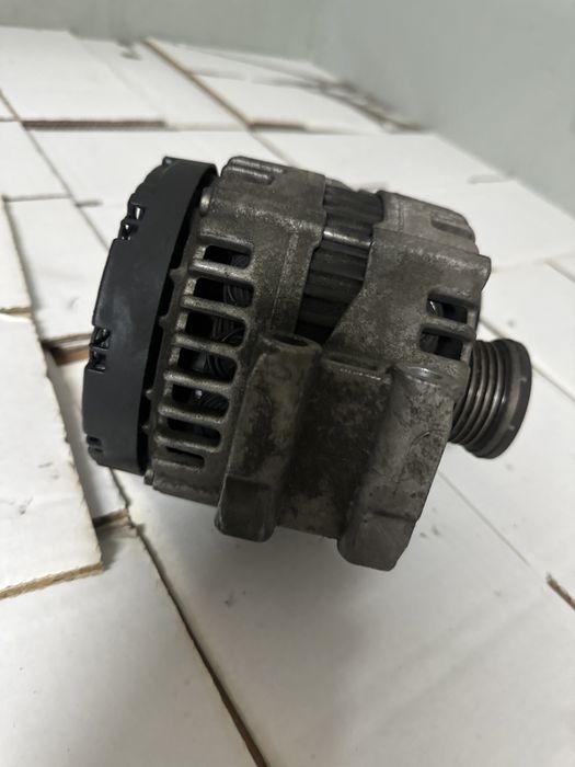 Bmw E88 E87 E81 E82 Alternator