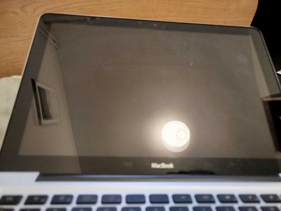 MacBook (A1278) – sprawny, Ubuntu 24.04.3 – SSD 128 GB, RAM 4,6GB