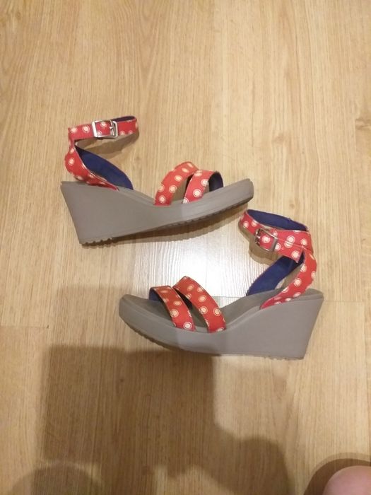 Sandały Crocs 38 damskie na koturnie paski Lato