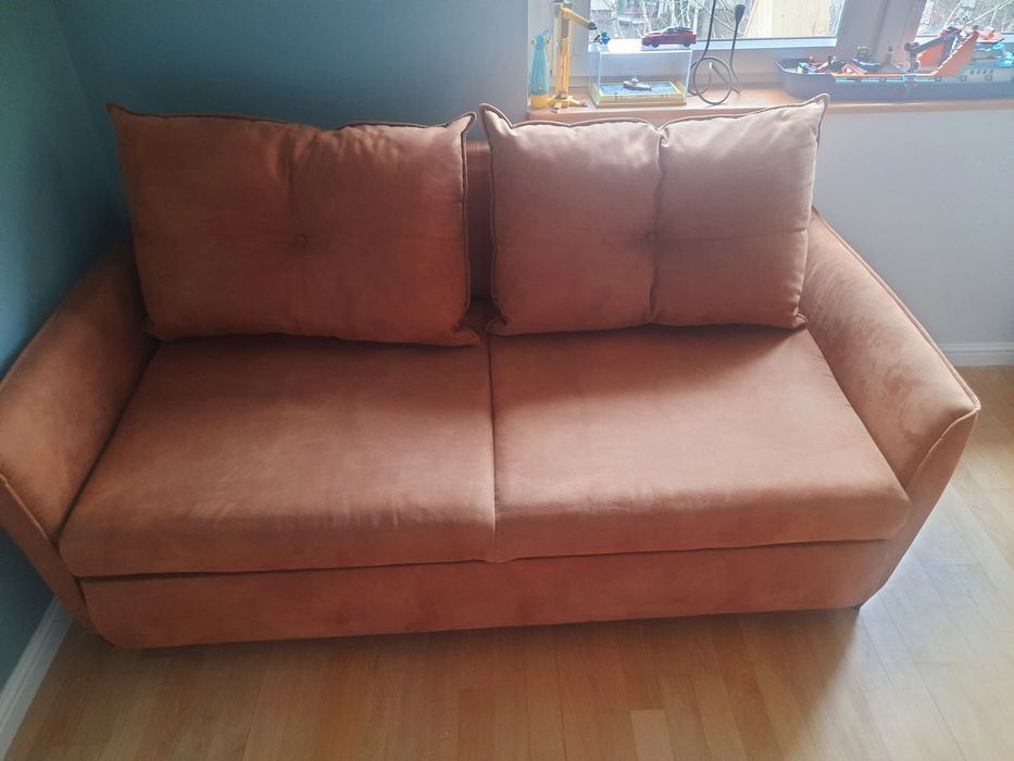 Okazja sofa rozkladana w rdzawym kolorze