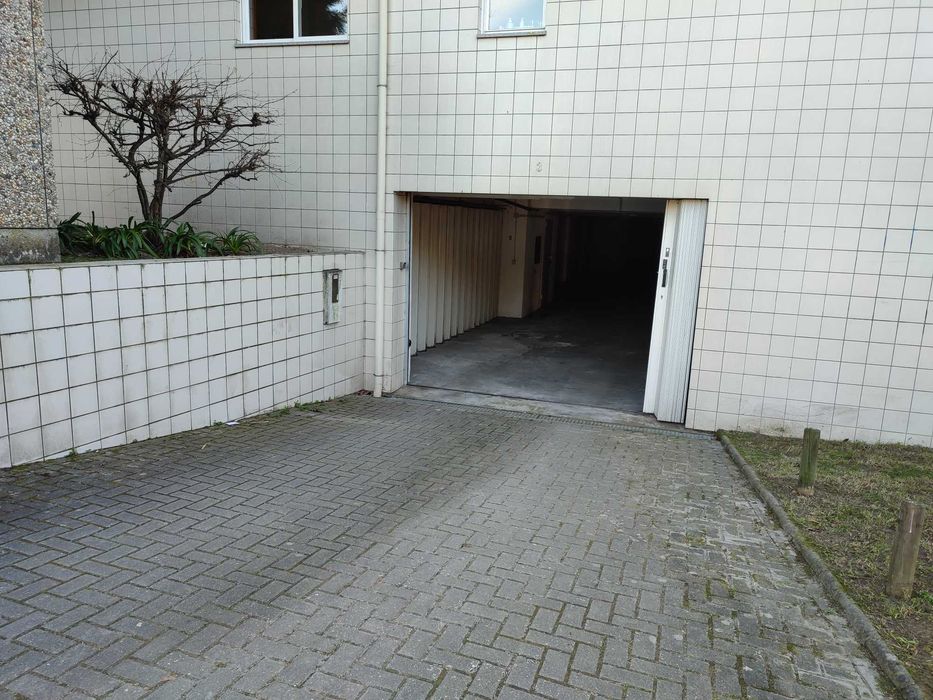 Garagem com 23M2 - Zona do Pachancho - Rua de Timor - Piso 0