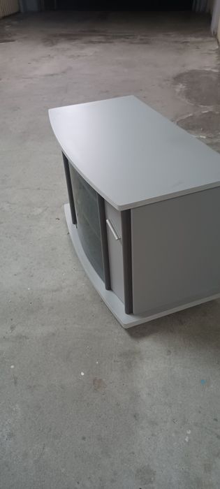 Vendo móvel de tv,estado impecável, em nogueira braga.