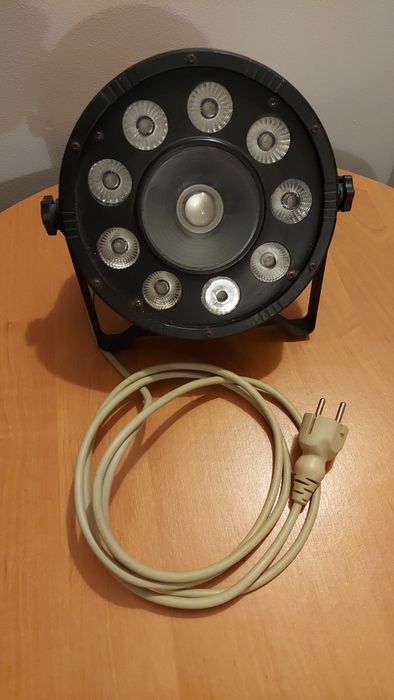 Reflektor FRACTAL PAR LED 9x10 W + 1x20 W

Kompaktowa lampa ty