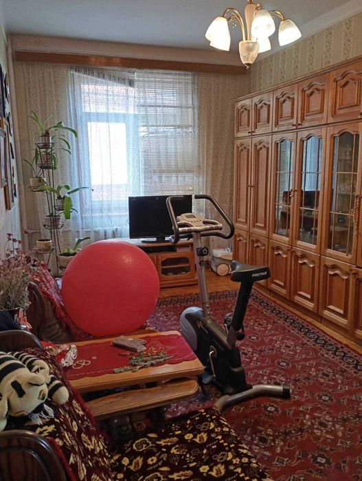 Продам 3 к. квартиру ул. Волонтерская, сталинка