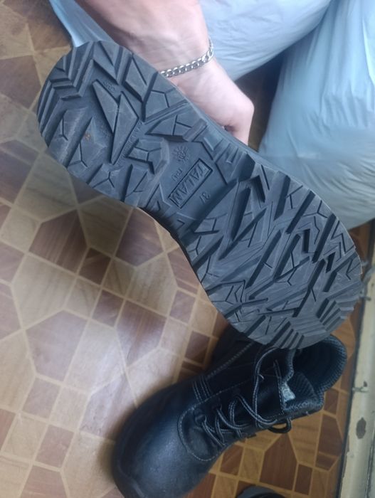 взуття захисне з залізною вставкою