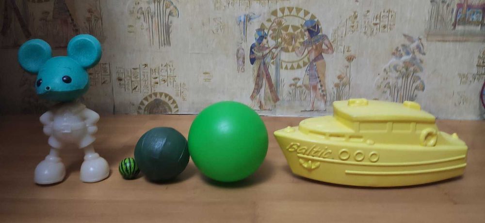 Цікаві різні іграшки