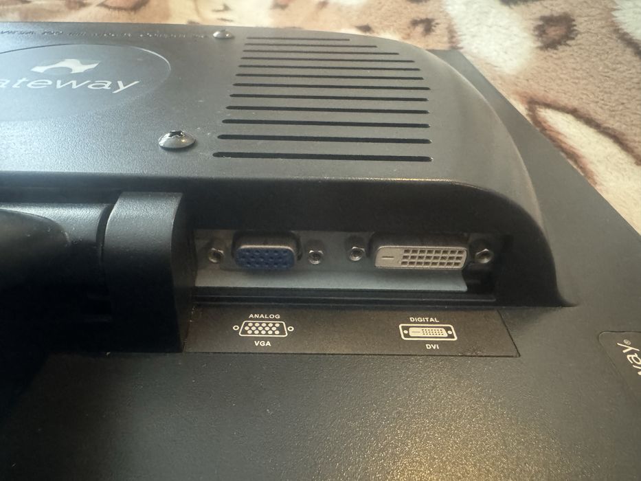 Monitor Gateway FPD 1775W 17” – VGA/DVI – Sprawny