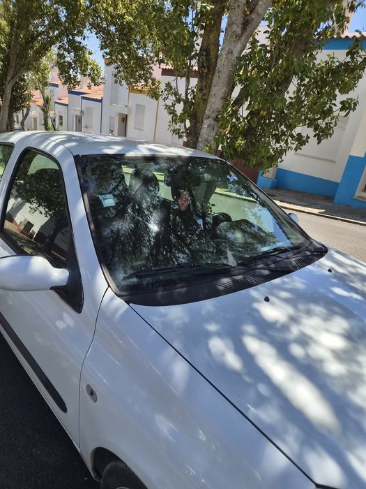 Renault clio na cor branca com jantes original