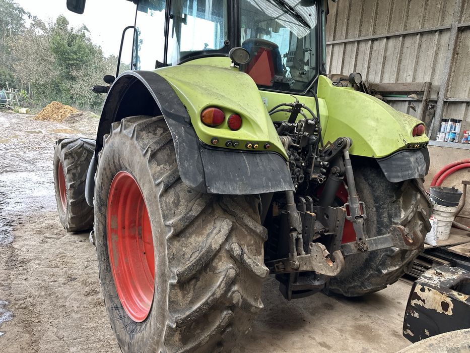 Trator Claas Axion 810