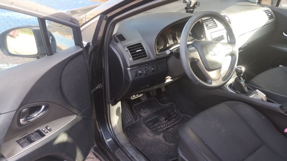 Sprzedam Toyote Avensis
