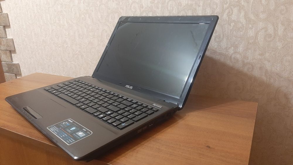 Новенький ноутбук Asus