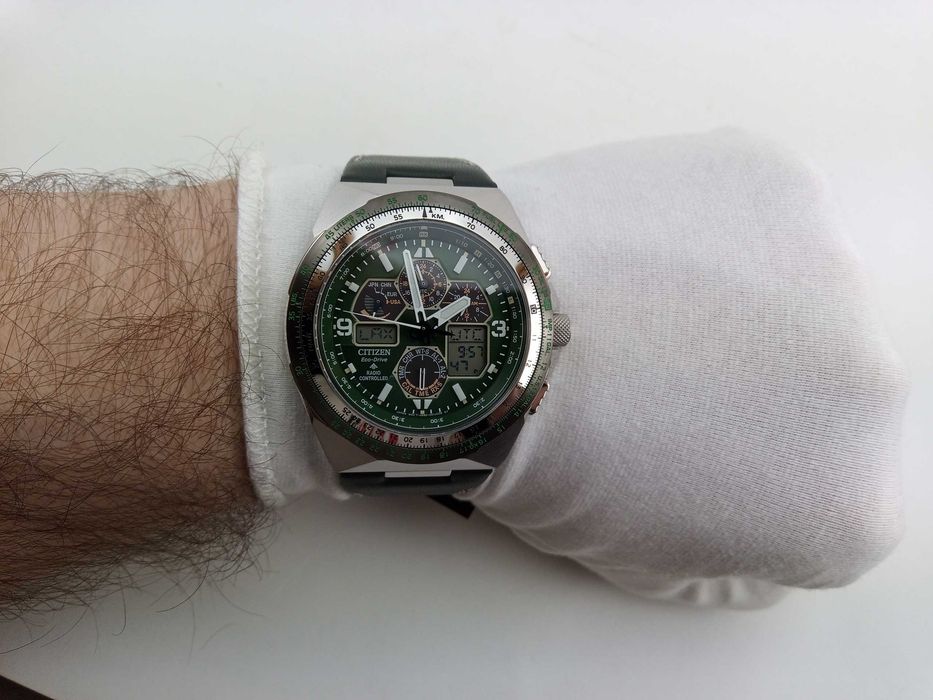 Часы Citizen Skyhawk A-T JY8147-01X радиоконтроль, вечник, солнечная батарея, сапфир