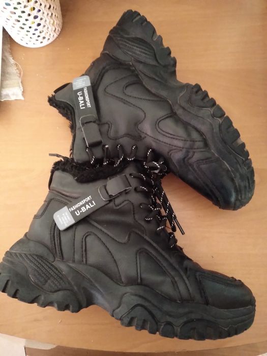 Зимние ботинки. 38 размер