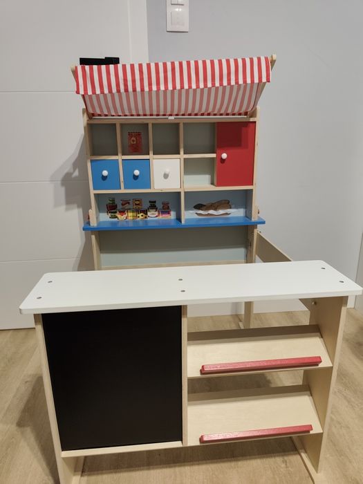 Drewniany sklep Lidl