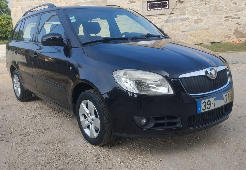 Skoda Fábia 1.2i Sw Gasta 5 lts aos 100 kms