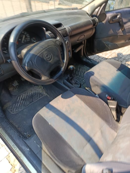 Opel Corsa B 1.0 Gasolina - 1998