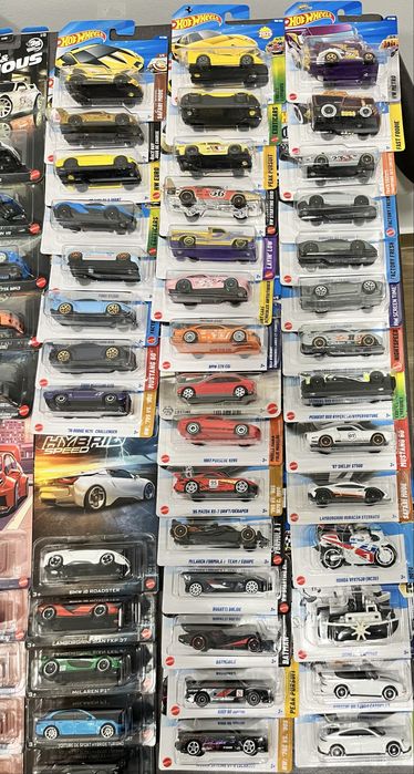 Hot wheels variados