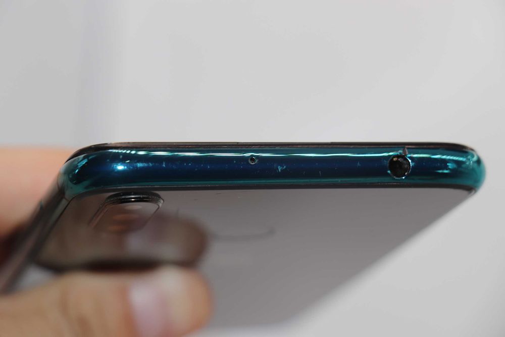 Wiko View 3/16Gb Green, Є тріщини на сенсорі!