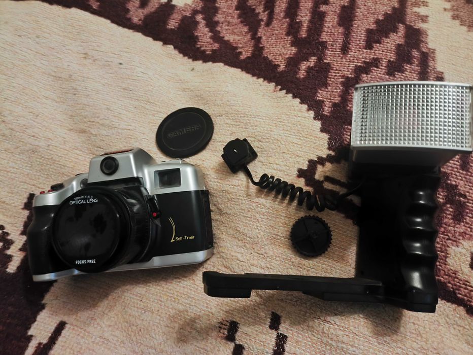 Плівковий фотоапарат Canon (Canomatic) DL-2000 зі спалахом