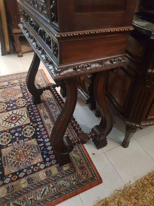 Bonito móvel bar estilo renascença