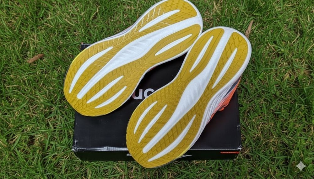 Saucony Triumph 22, Розмір 42,44 бігові кросівки.