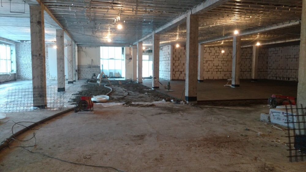 Стяжка підлоги напівсуха машинна. Штукатурка стін гіпсова та вапняна