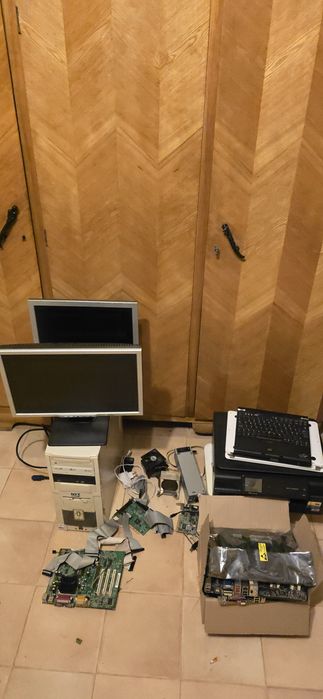 Zestaw plyt głównych + 2 monitory, jeden cały komputer bez hdd