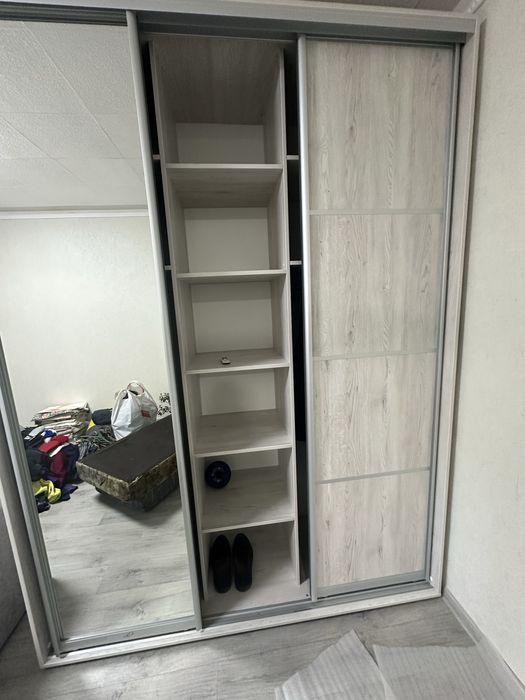 продам шкаф-купе новый, с зеркалом и перемычками