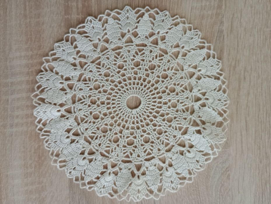 Serwetka szydełkowa 20 cm