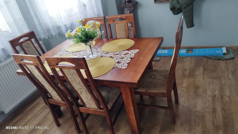 Zestaw drewniany stół z 6 krzesłami