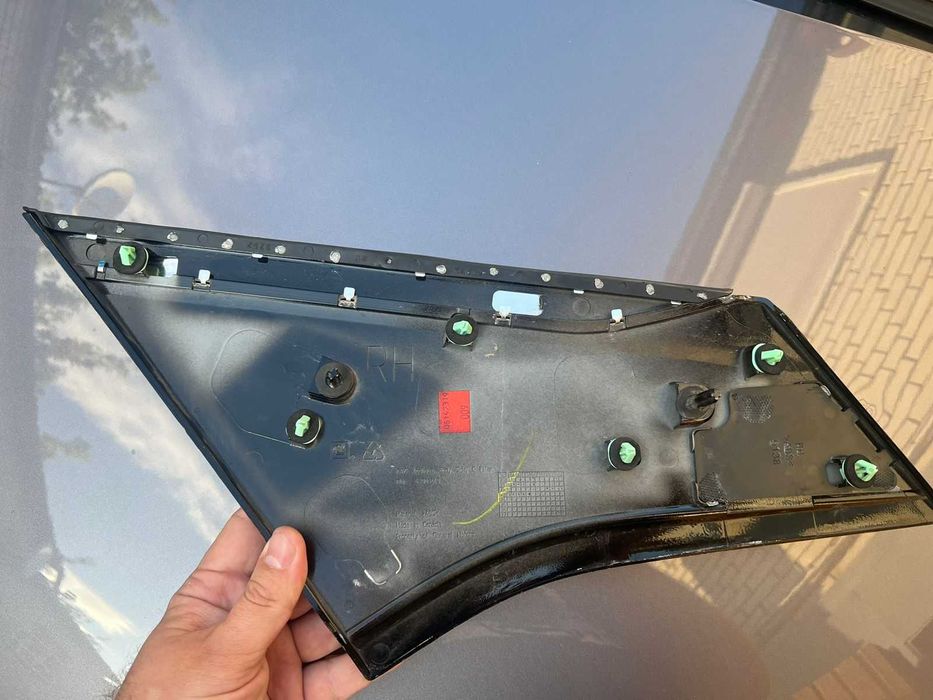 Молдинг правий Chevrolet Bolt EV  2019, 2020, 2021, 2022, 2023.