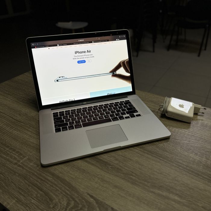 MacBook Pro 15.4 дюйми 2015 року 256 ssd 16 ram