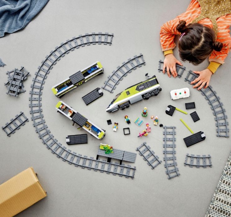 KLOCKI LEGO POCIĄG Kolejka ELEKTRYCZNA Ekspresowy Pasażerski Prezent