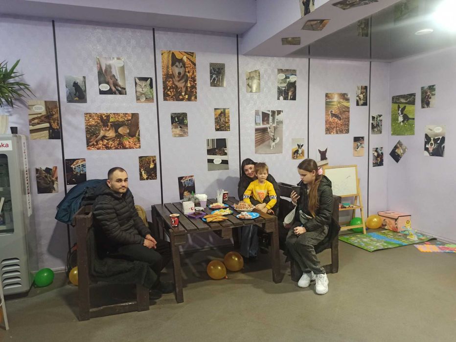 Комплект стол и две лавочки с поддонов.