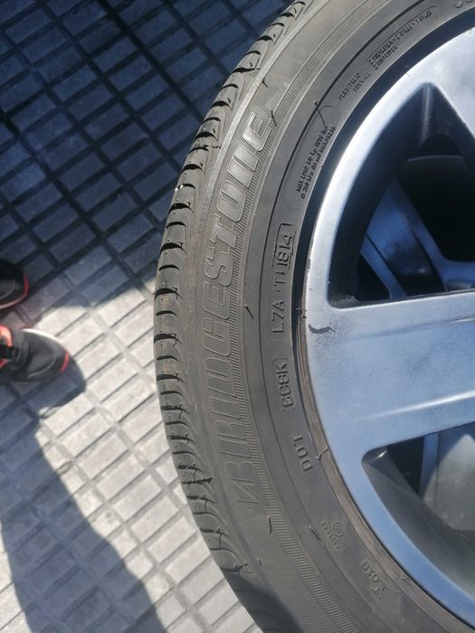 Vendo 4 jantes 16 Audi com pneus novos