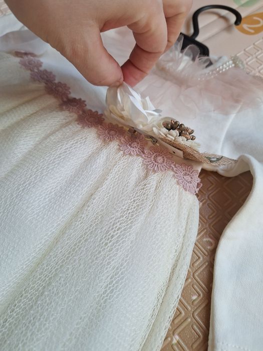 Sukienki dla dziewczynki 68 i 74