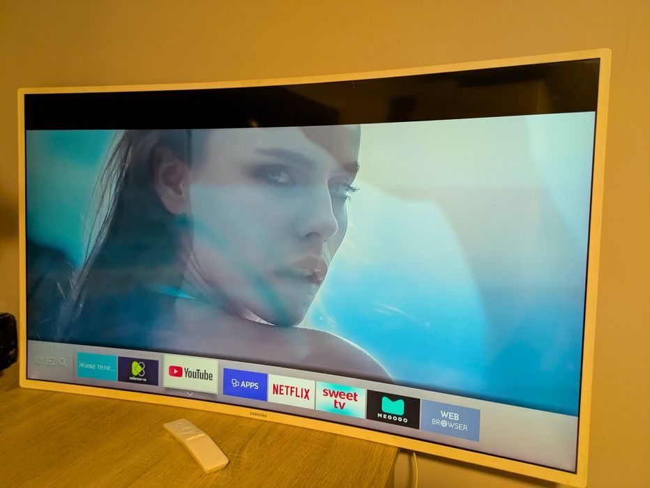 Samsung 43 " 4K smart  curved вигнутий телевізор