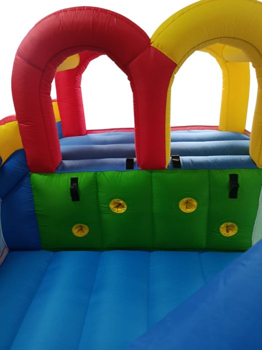 Insuflável Reino dos Saltos