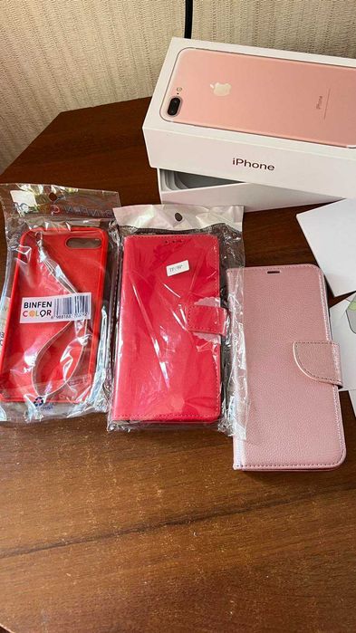 Телефон рожевий Apple Iphone 7 plus  32GB Rose Gold