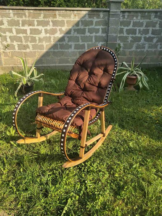 Крісло гойдалка.