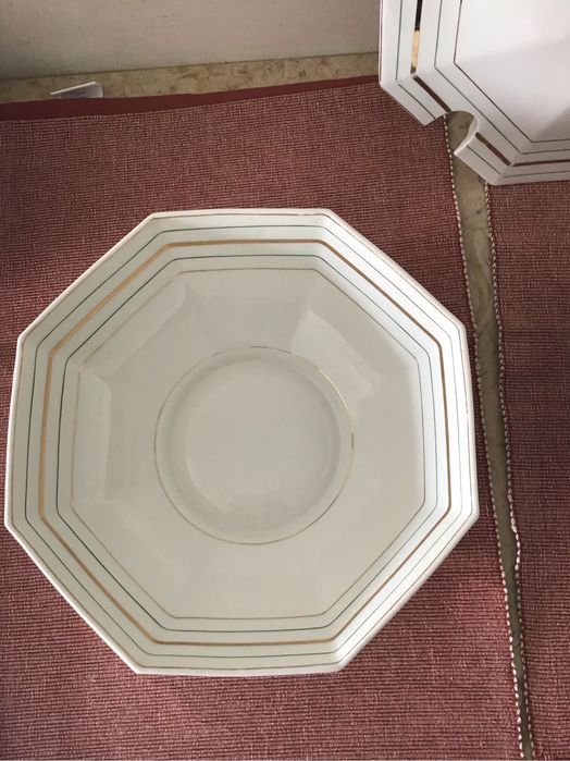 Uma terrina e uma tigela com tampa vintage, fábrica de Coimbra.