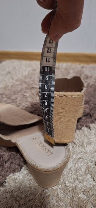 Klapki na obcasie Lasocki
