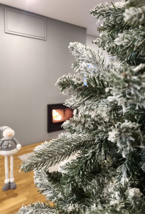 Árvore de Natal com neve