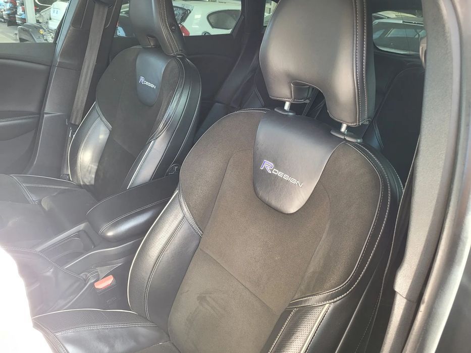 Volvo V40 R-Design 2015 para peças