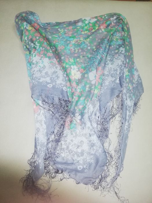 Cachecóis e lenços diversos