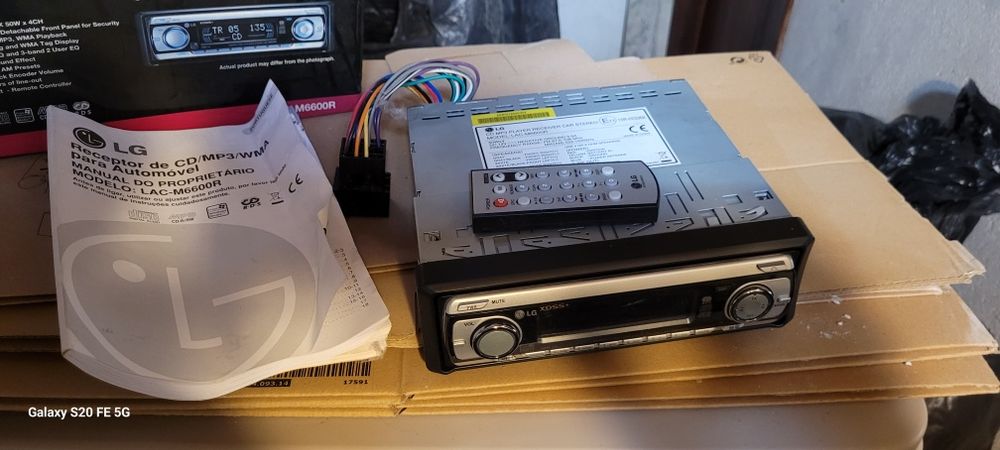Auto-radio LG painel destacável